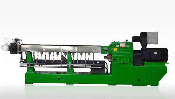 co-rotating twin screw extruder